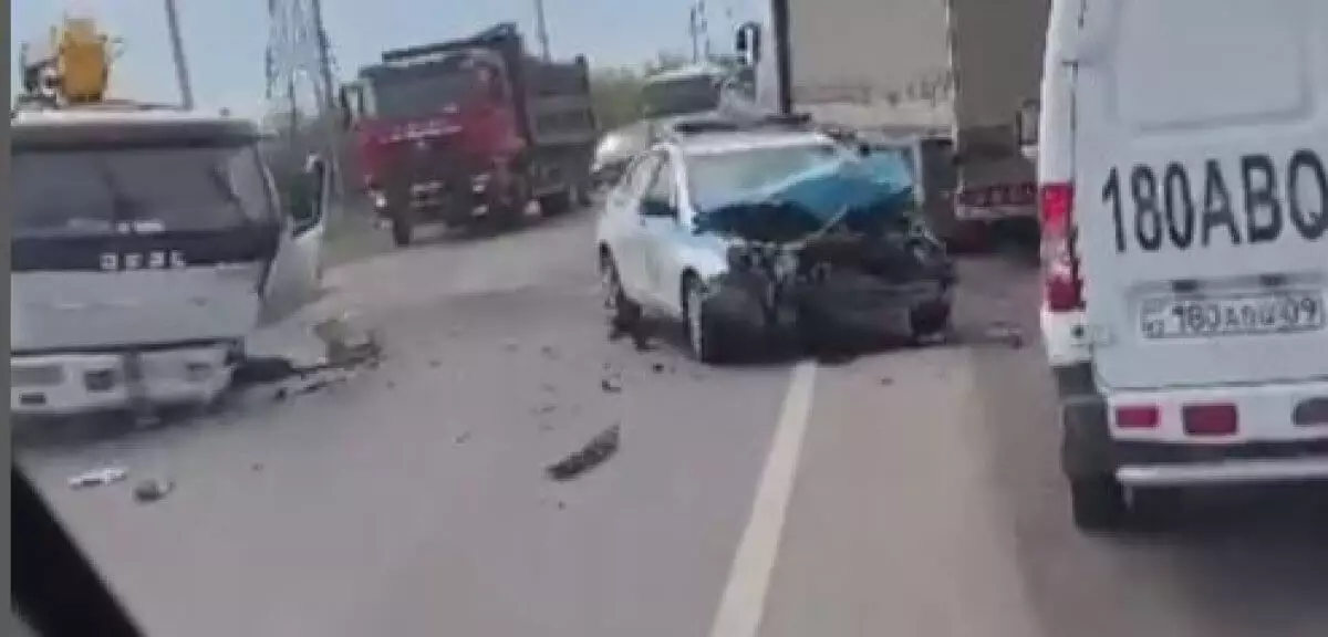 Полицейская машина попала в ДТП в Караганде (ВИДЕО)