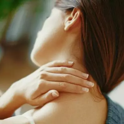 Самопомощь при защемлении шеи: советы мышечного терапевта