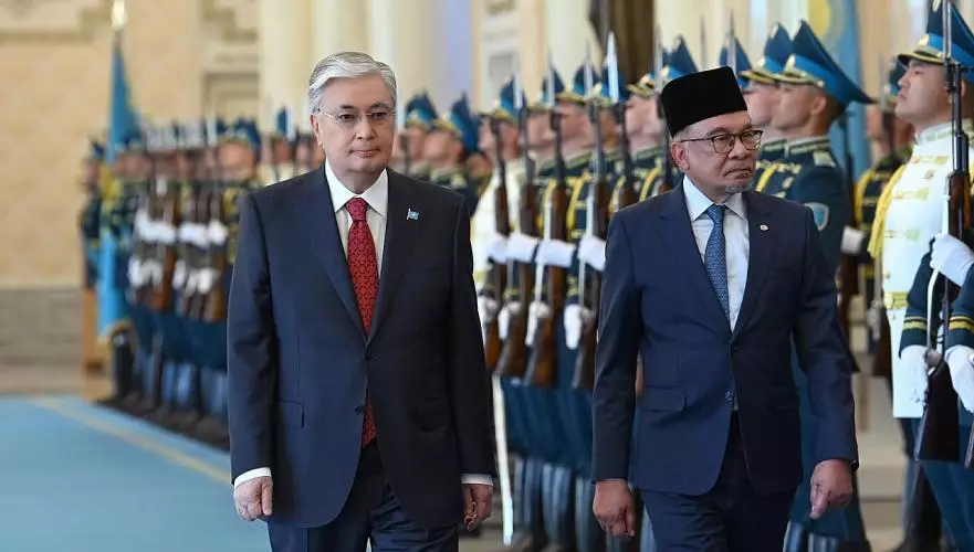 Тоқаев Ақордада Малайзия премьер-министрін қабылдады