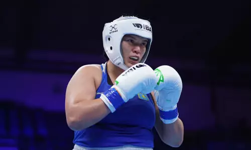 Разгромом завершился бой казахстанской чемпионки мира с боксершей из Узбекистана