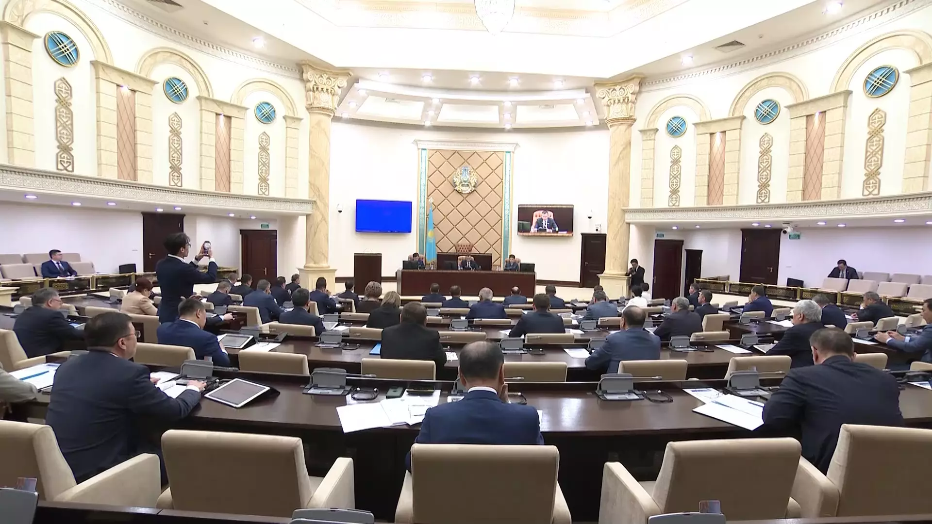 Сенат депутаты қазақстандықтарды жылжымайтын мүлікті сақтандыруға міндеттеуді ұсынды
