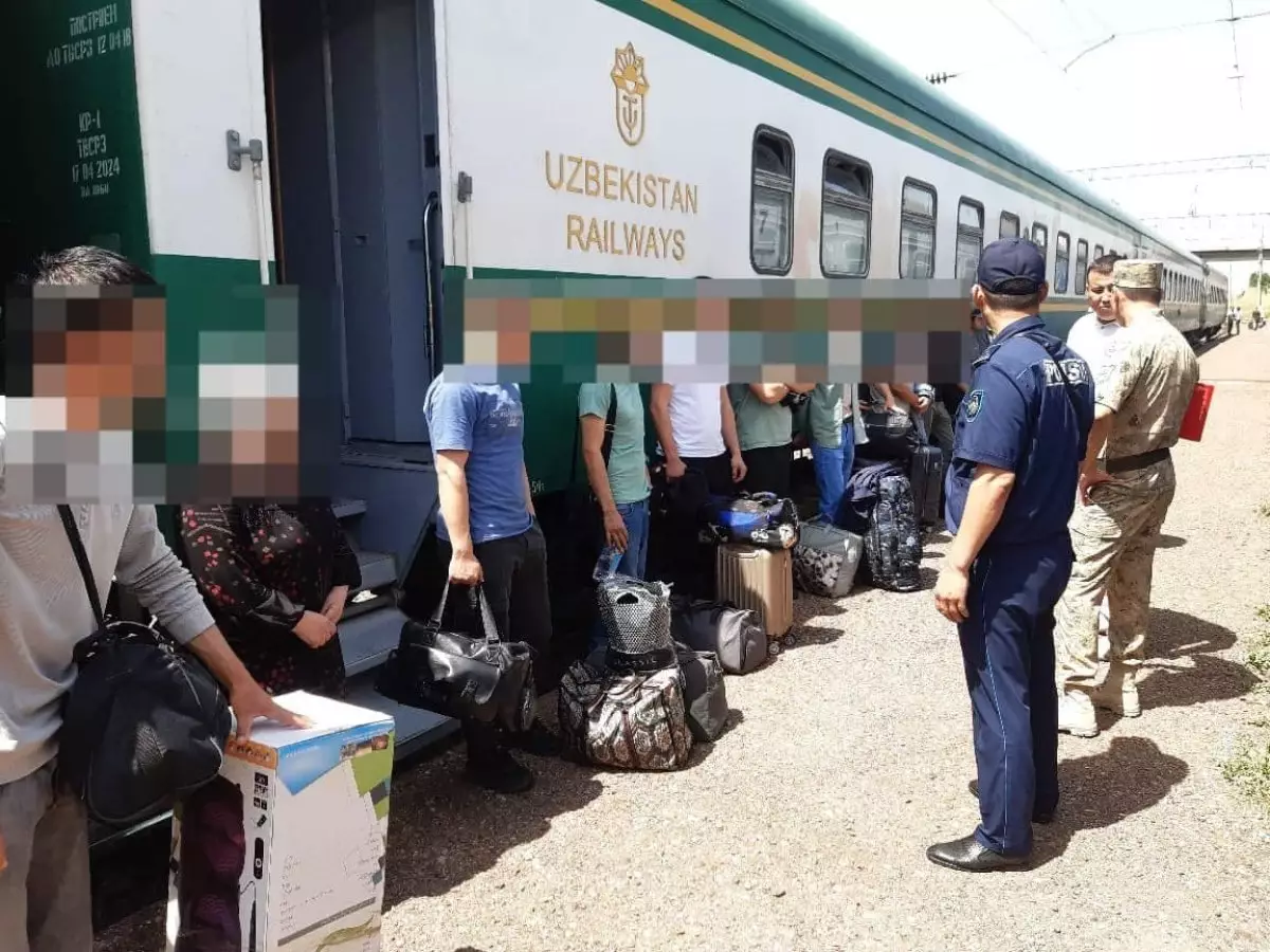 18 граждан Узбекистана сняли с поезда в Казахстане