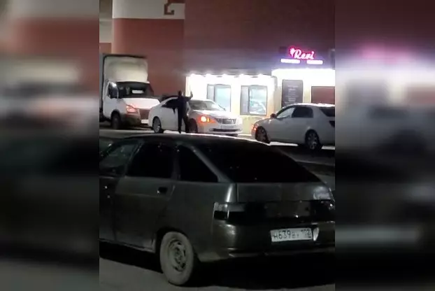 Суд вынес решение по хулигану, разбившему семь авто в Уральске