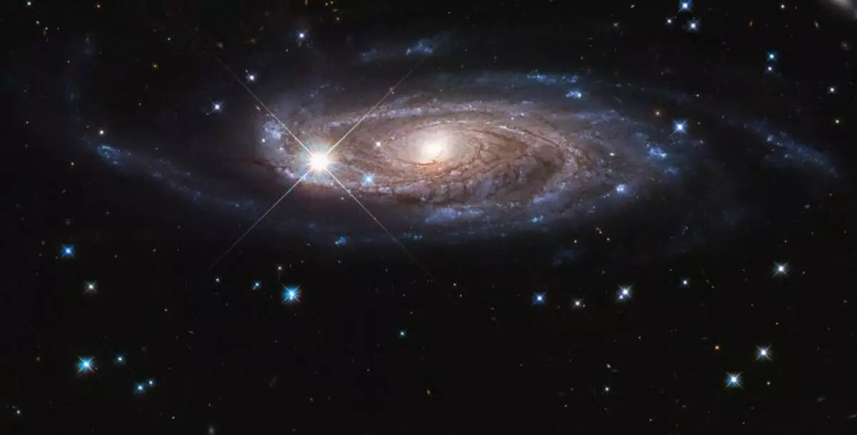 Hubble показал фото "нежного гиганта"