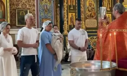 Илья Ильин показал трогательные кадры с крещения дочки