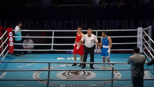 Казахстан лишил золота титулованного боксера из Узбекистана