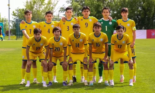Казахстан проведёт два футбольных матча с Узбекистаном