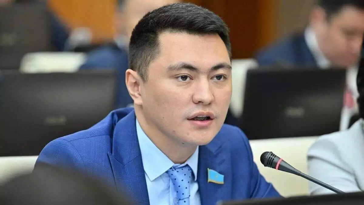 «Вы виноваты в такой статистике, требуя миллионы за указ»: депутата Мукаева раскритиковали в соцсетях