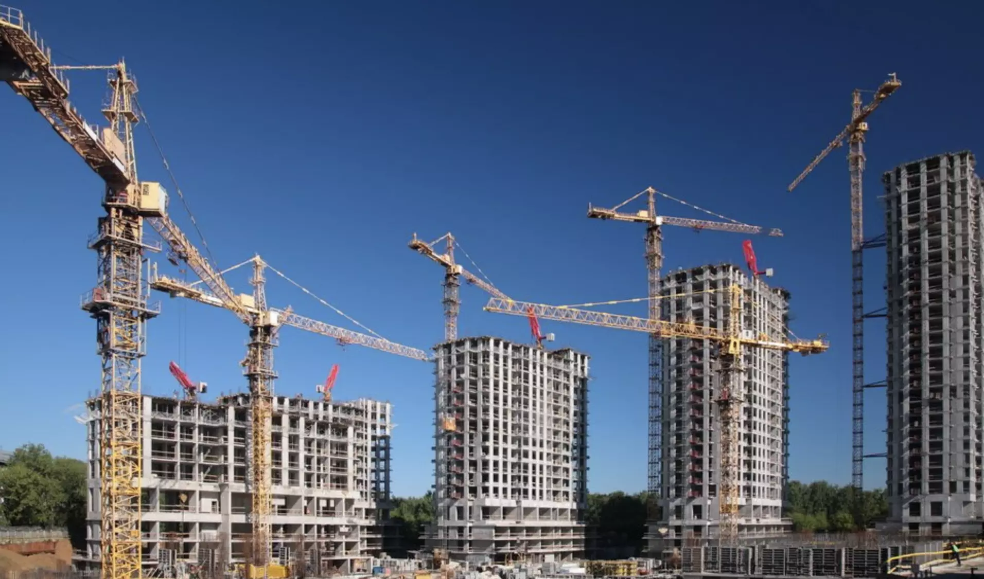 В январе-апреле Казахстан ввел в эксплуатацию на 5,6% больше жилья – БНС