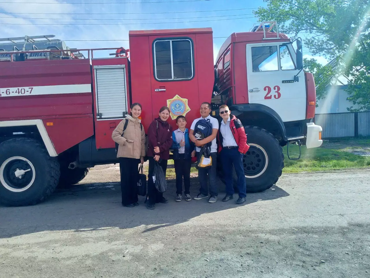 Школьники вынесли пенсионера из горящего дома в Костанайской области