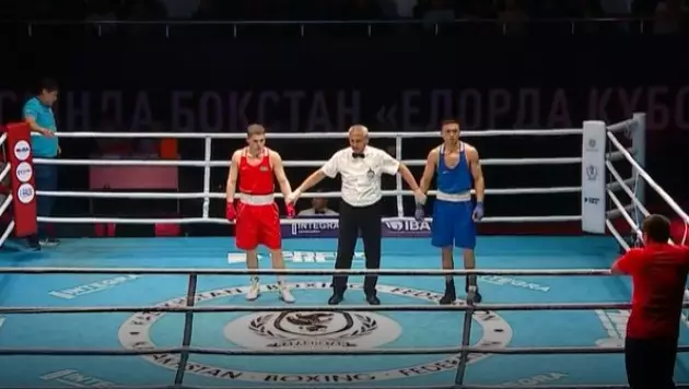 Жестким нокаутом закончился бой Казахстана на турнире по боксу в Астане