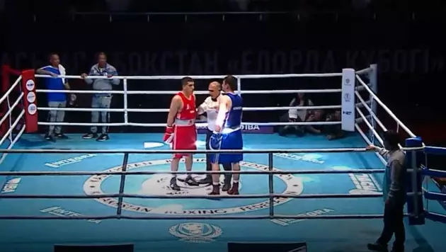Казахстан с нокаутом получил финалиста в бою призера ЧА