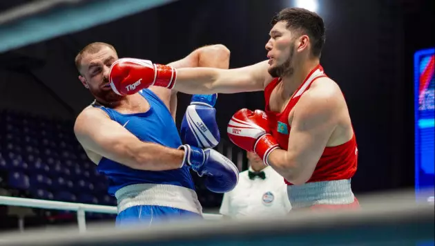 Чемпион Азии из Казахстана с нокдауном вышел на супербой с Кункабаевым
