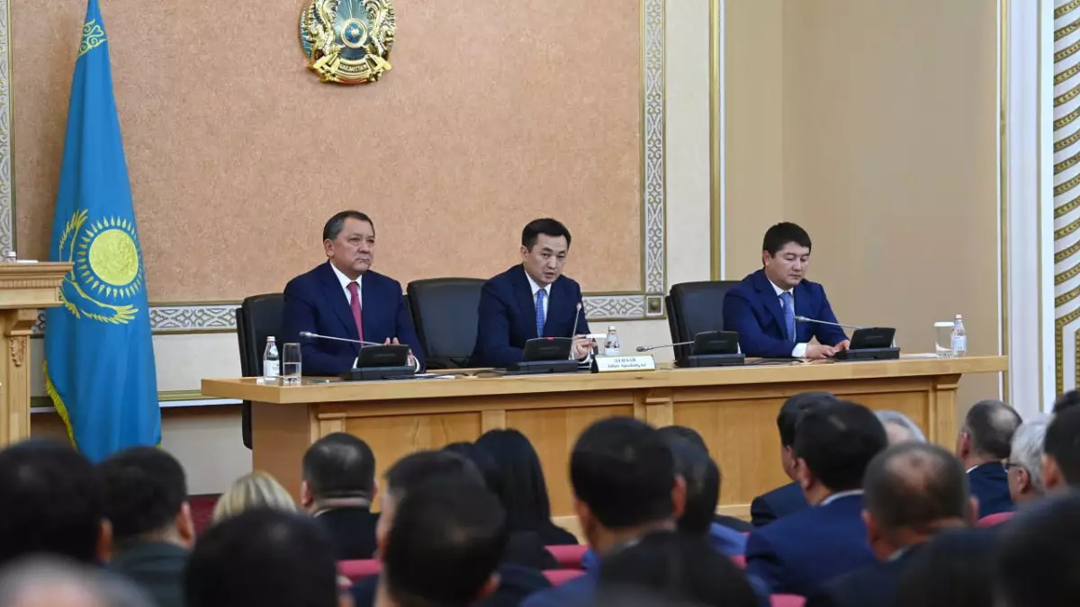 Руководитель Администрации Президента Айбек Дадебай представил нового акима Мангистауской области