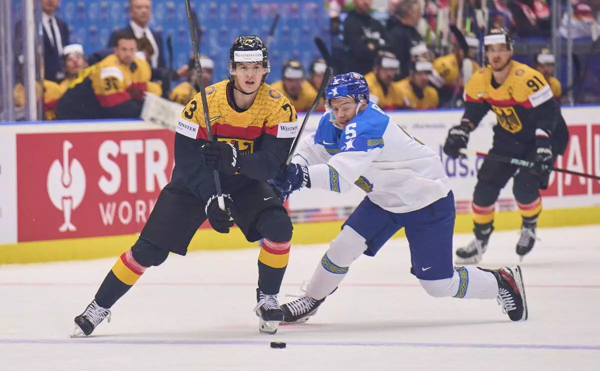 Сборная Германии разгромила команду Казахстана на ЧМ по хоккею