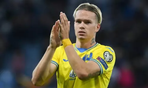 Звезда сборной Украины заинтриговал фото в форме «Барселоны»