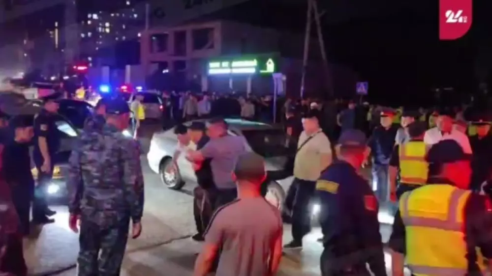 В Бишкеке из-за драки местных жителей с иностранцами начался стихийный протест