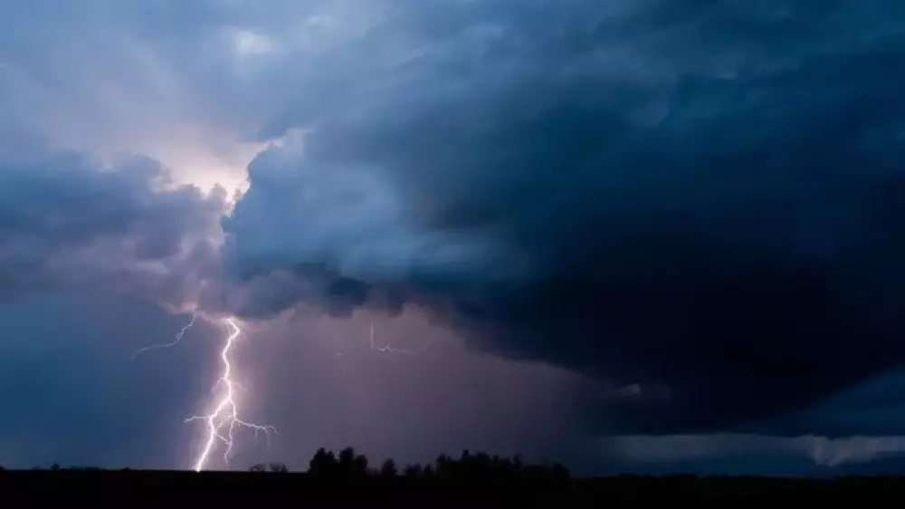 Почти во всех областях Казахстана объявлено штормовое предупреждение