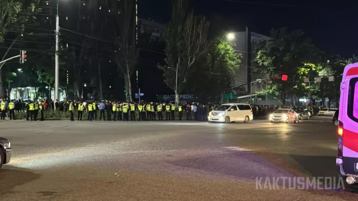 Массовыми беспорядками обернулась драка с иностранцами в Бишкеке