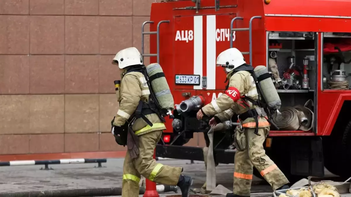 Қонаев қаласында пәтерден өрт шығып, 25 адам эвакуацияланды