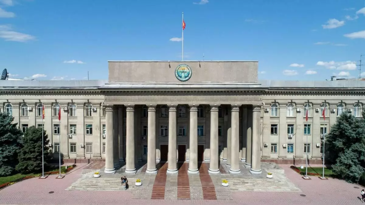 Власти Кыргызстана осудили попытки провокации насилия в Бишкеке