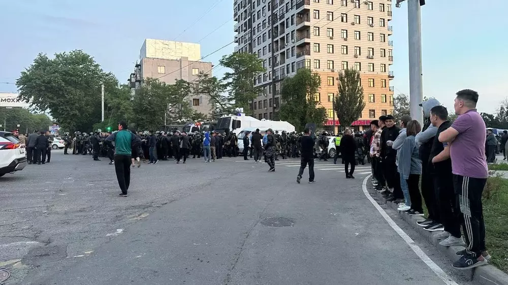 Беспорядки в Бишкеке: названа причина драки между иностранцами и местной молодежью