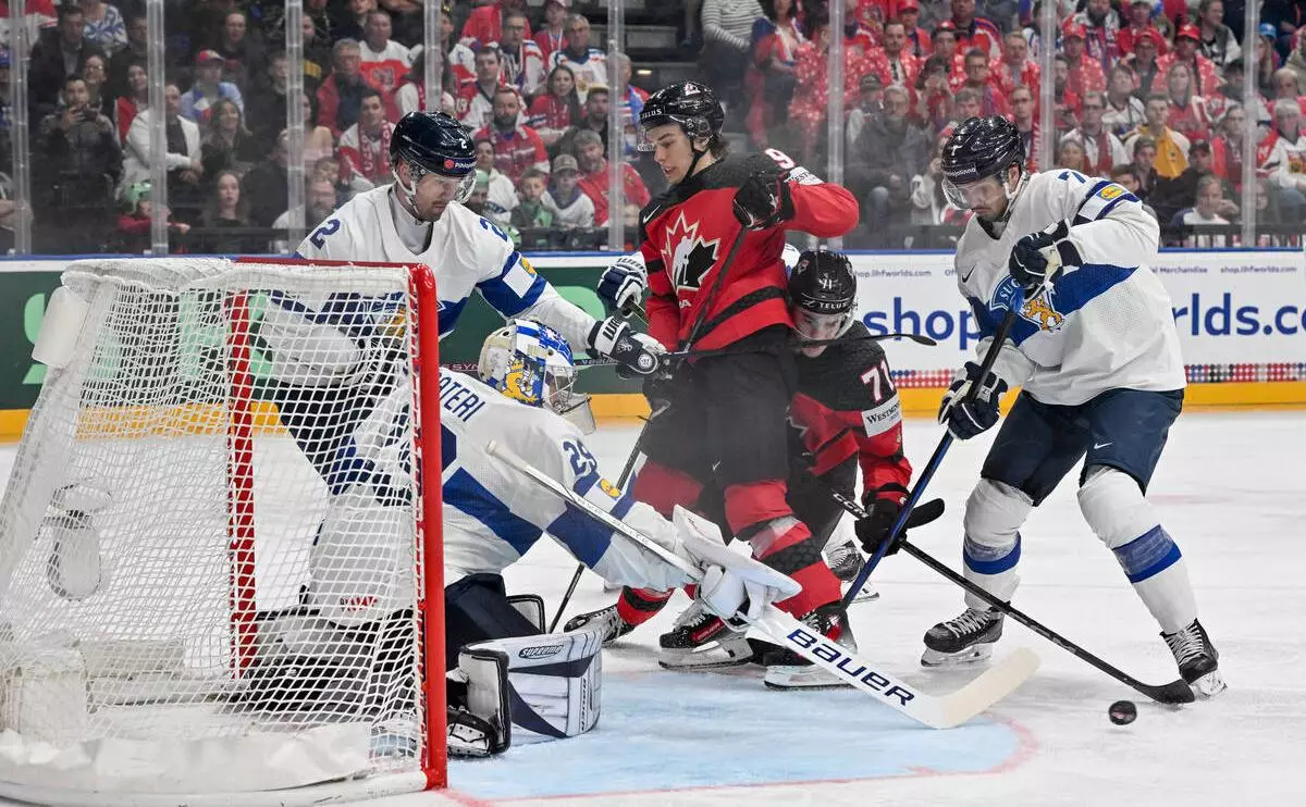 Сборная Канады победила Финляндию на ЧМ по хоккею, уступая 0:2