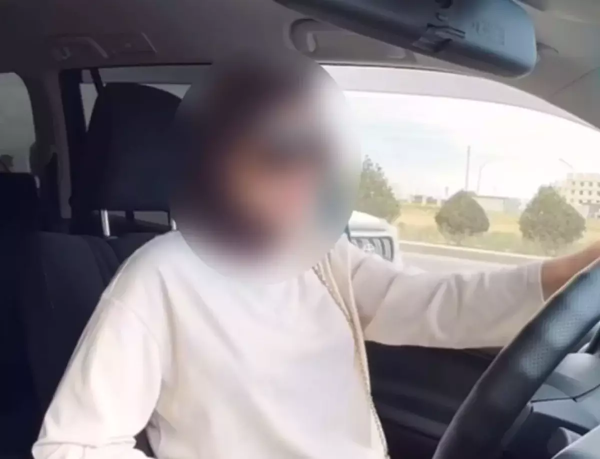 Блогера из Актау, опубликовавшую видео из авто, оштрафовали за нарушение ПДД