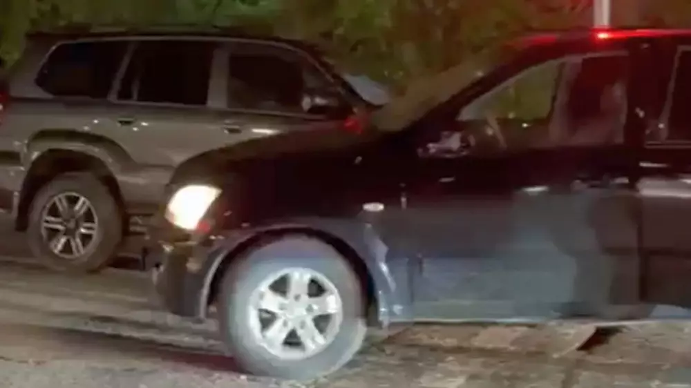 Пьяный водитель на внедорожнике врезался в машину с детьми в Актау