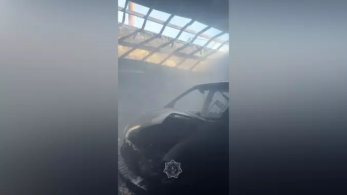 В Шахтинске загорелся гараж с машинами