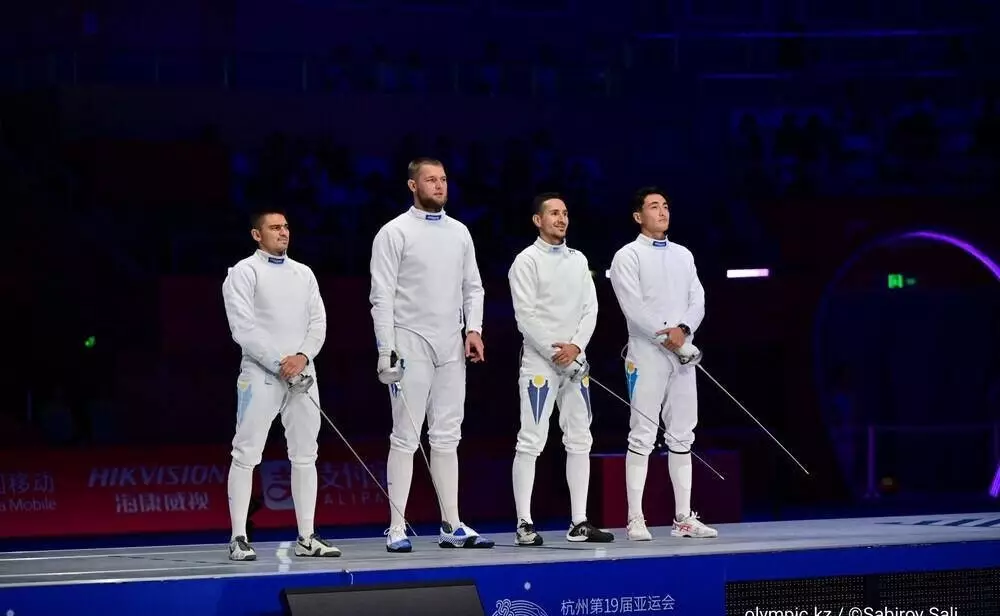 Мужская команда Казахстана по фехтованию выиграла «бронзу» турнира во Франции