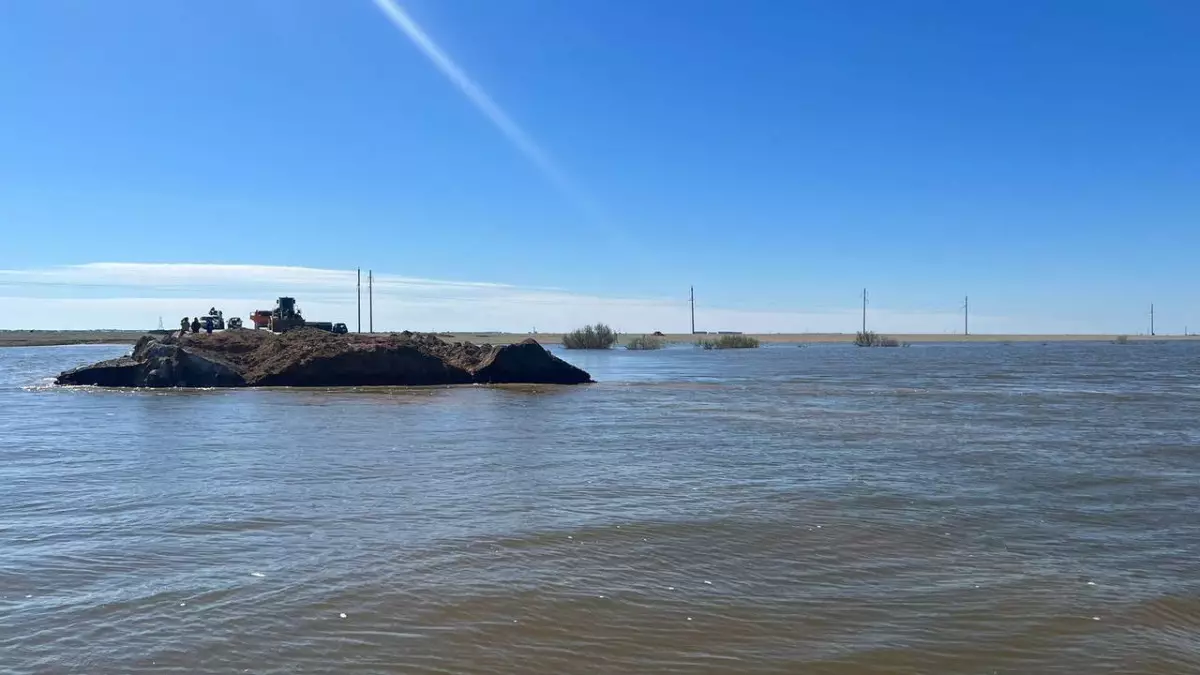 В реке Жайык изменился уровень воды