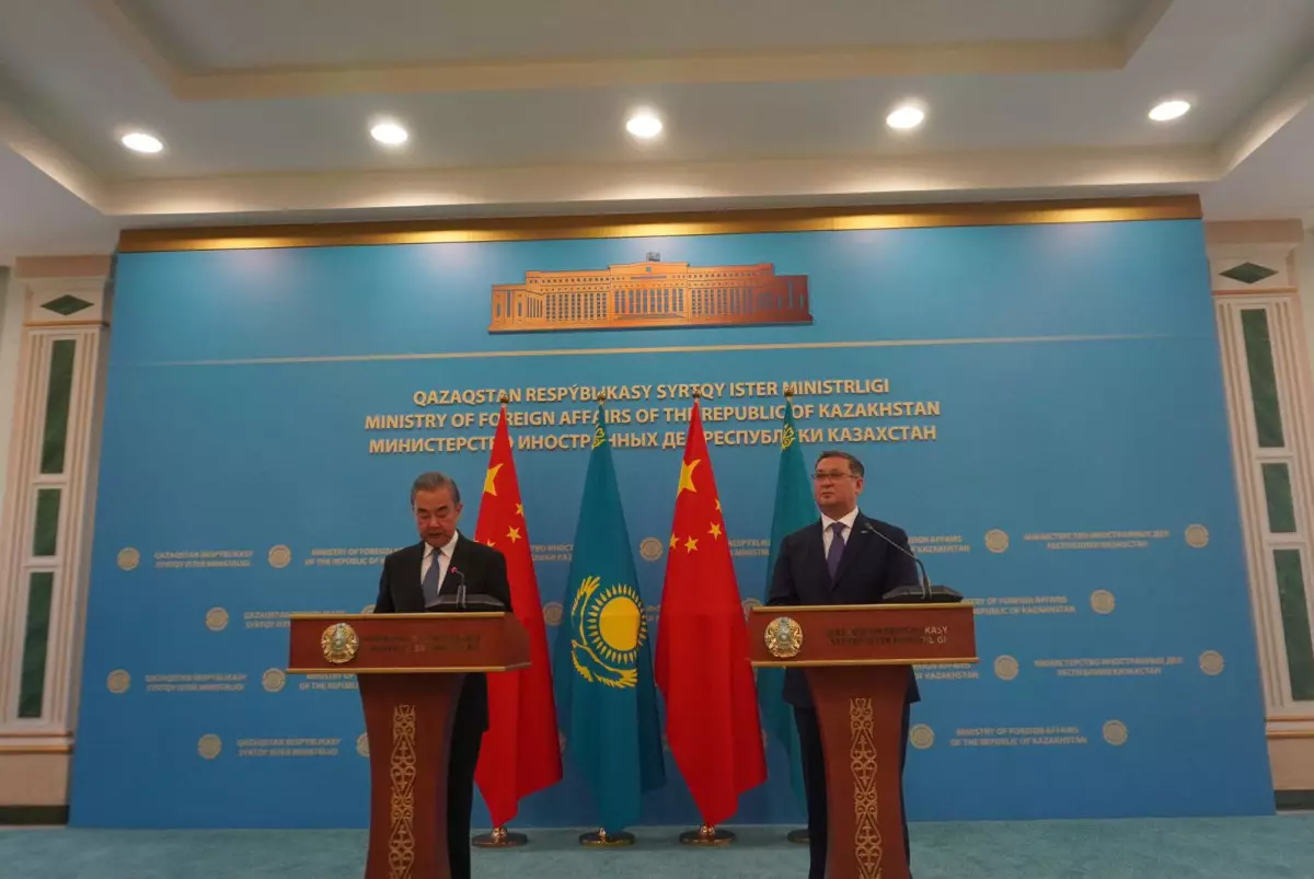 Развитие туризма и взаимные инвестиции: о чем говорили главы МИД Казахстана и Китая