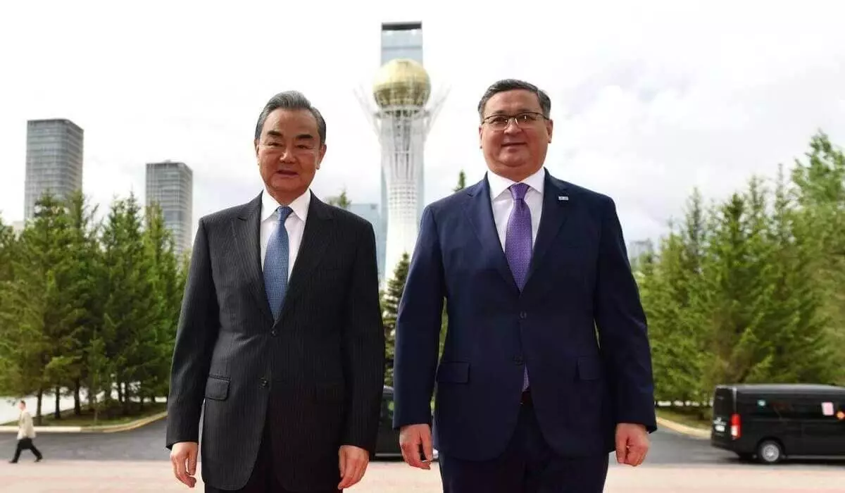 Министр иностранных дел Китая прибыл с официальным визитом в Казахстан