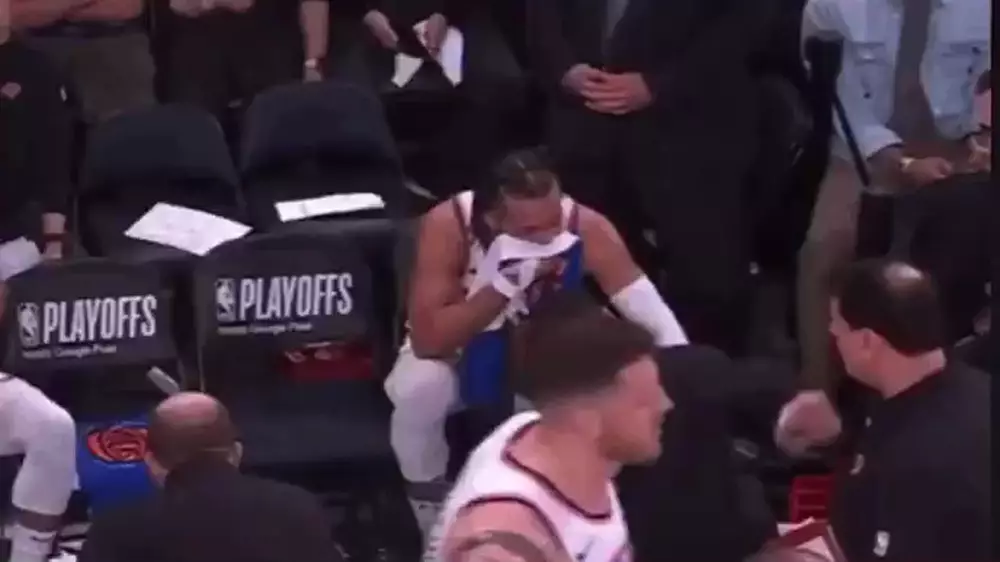 Баскетболист сломал руку в решающем матче полуфинала НБА. Видео
