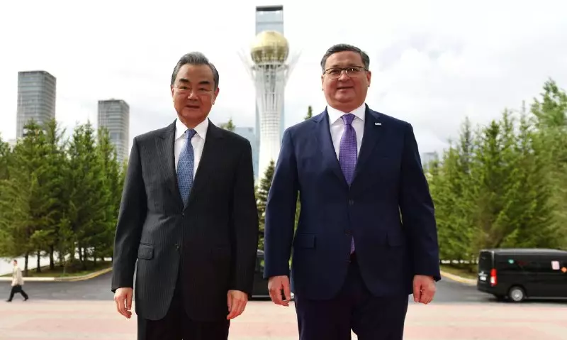 Министр иностранных дел КНР Ван И прибыл с официальным визитом в Казахстан