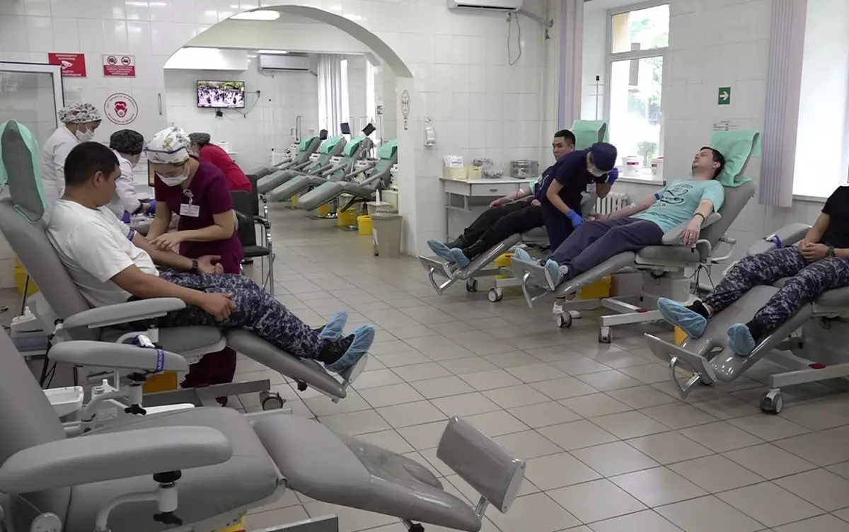 Добрая традиция: 60 курсантов академии МВД стали донорами крови в Алматы