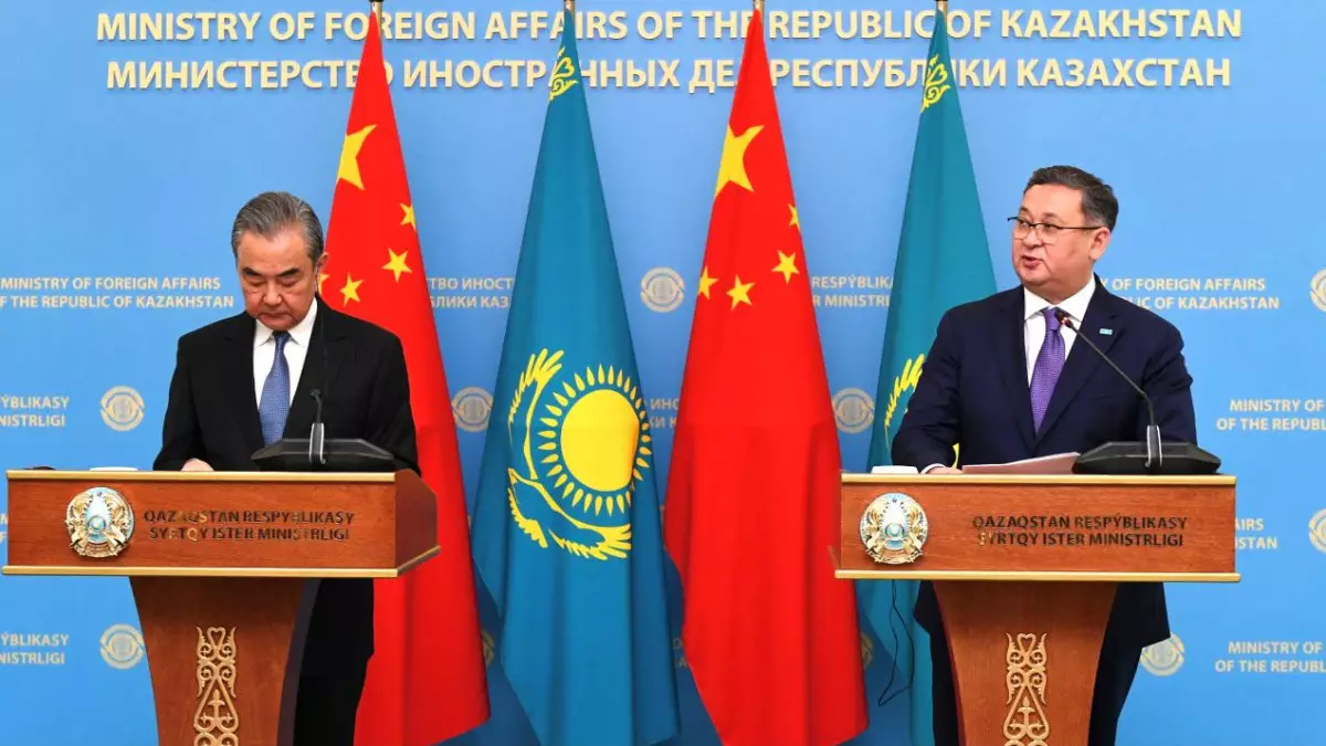 Глава МИД КНР: Казахстан для Китая важный сосед и приоритетный партнёр
