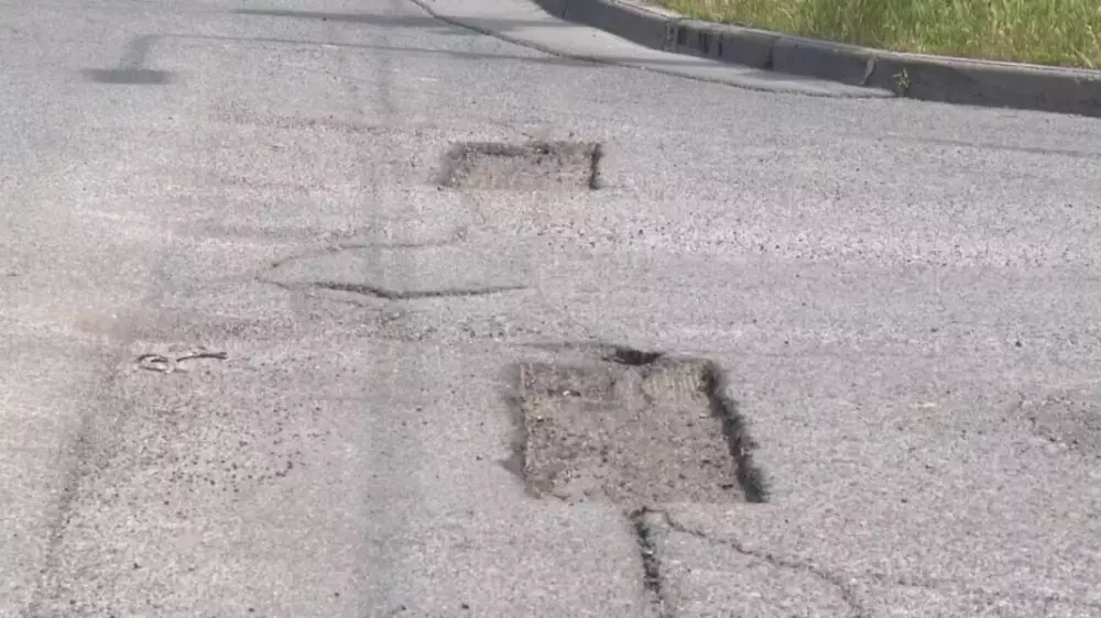Штрафы за плохое содержание дорог выписали чиновникам в Шымкенте