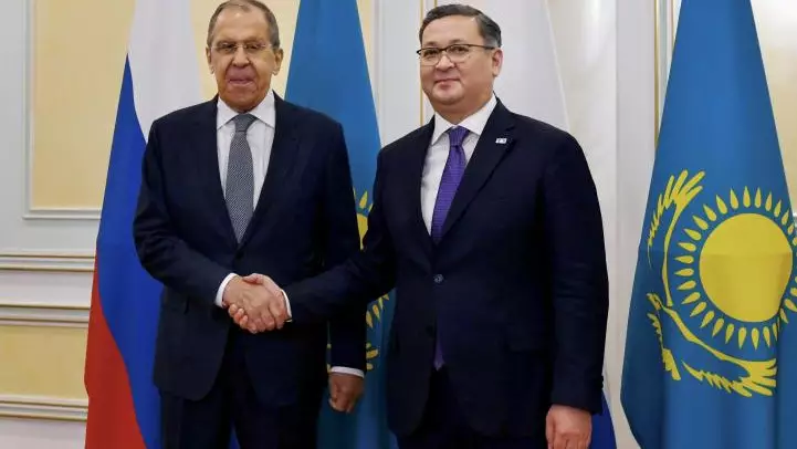 Главы МИД Казахстана и РФ подписали протокол к соглашению об открытии консульств