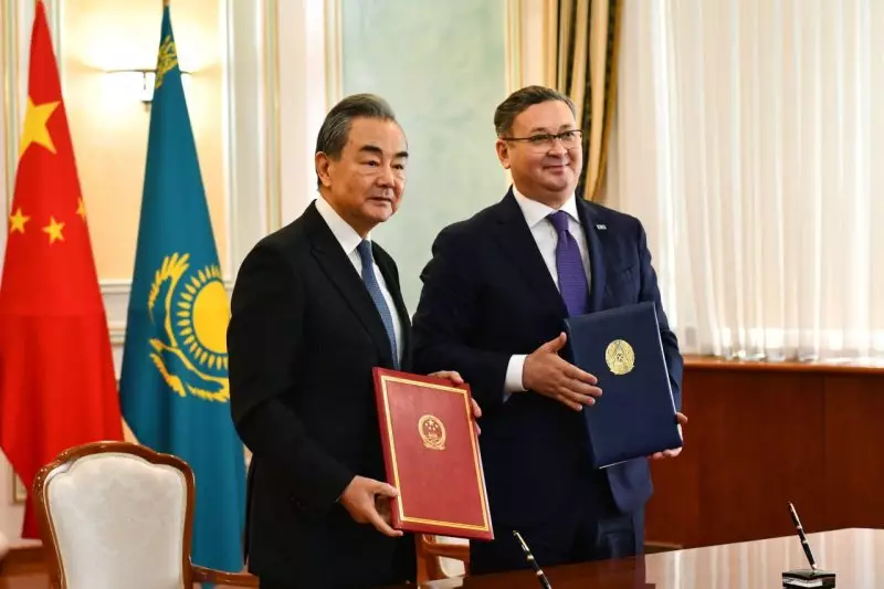 Что обсуждали главы МИД Казахстана и Китая