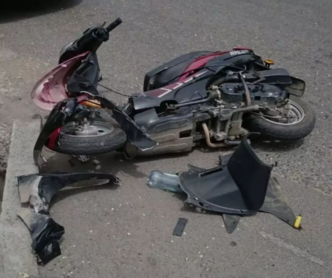Атырау облысында мотоцикл жүргізішісі ғимарат қабырғасына соқтығысып мерт болды