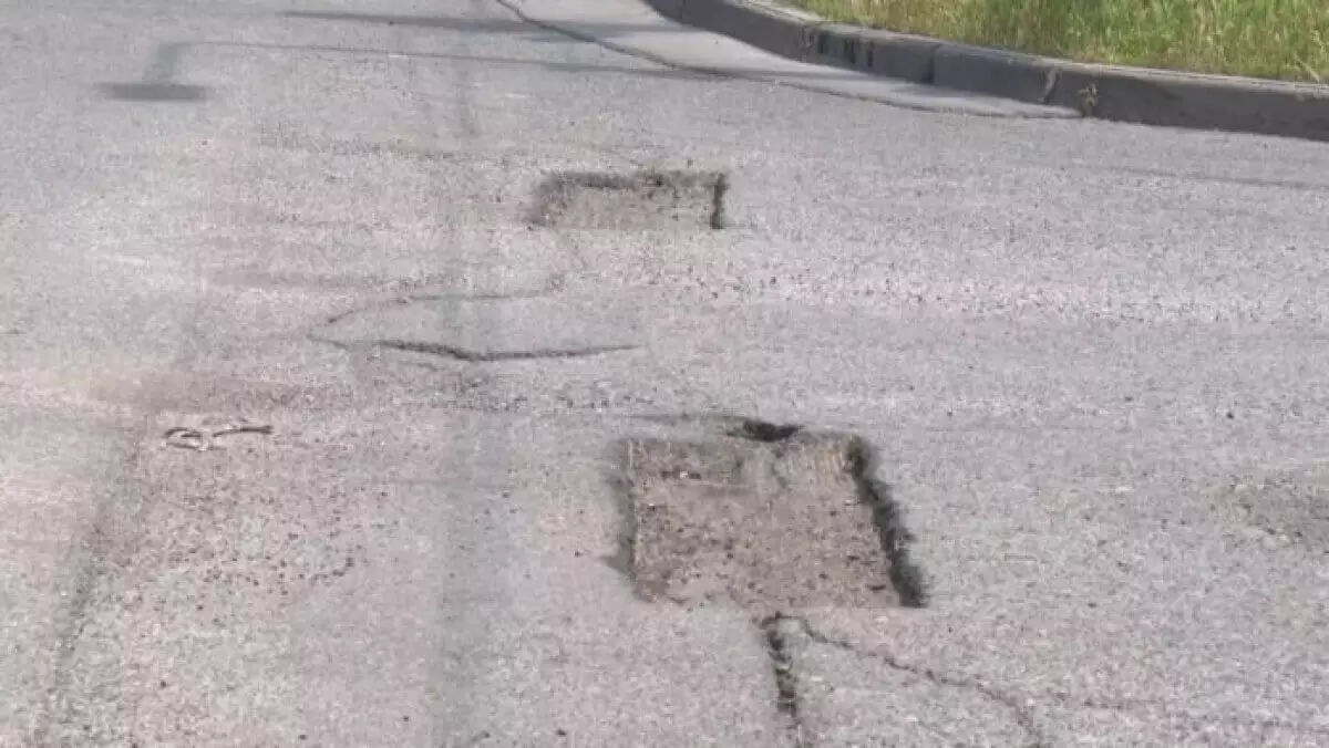 За плохие дороги выписали штрафы чиновникам в Шымкенте