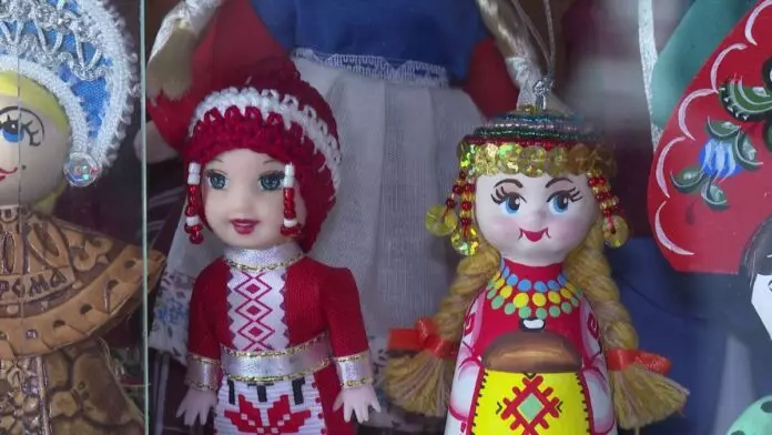 Коллекцию из 200 этнических кукол собрала женщина из Шымкента