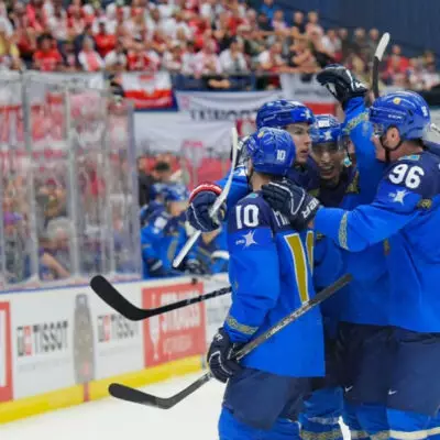Хоккей: Казахстан выиграл Польшу на ЧМ и сохранил место в топ-дивизионе