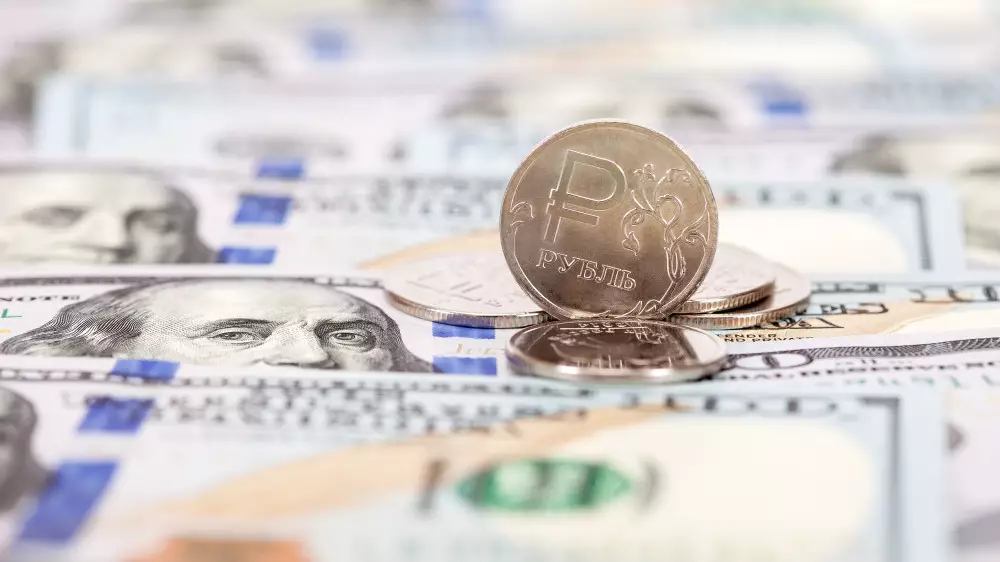Курсы доллара, евро и рубля падают в обменниках Казахстана