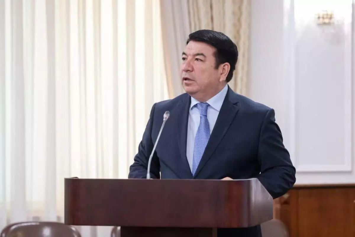 Школьников трех областей Казахстана освободили от экзаменов из-за паводков