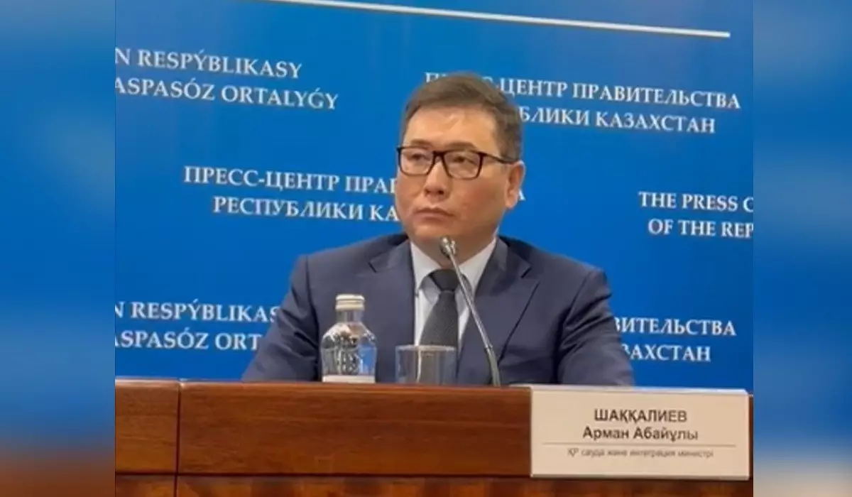Никто никуда не возвращается, ждем петицию – министр о переводе часов в Казахстане