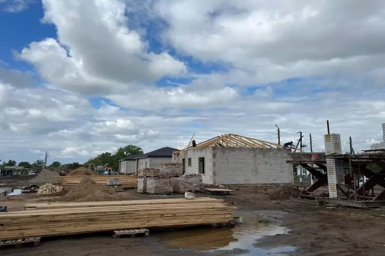 Су тасқыны: Павлодар облысында үйлердің құрылысы қарқынды жүруде