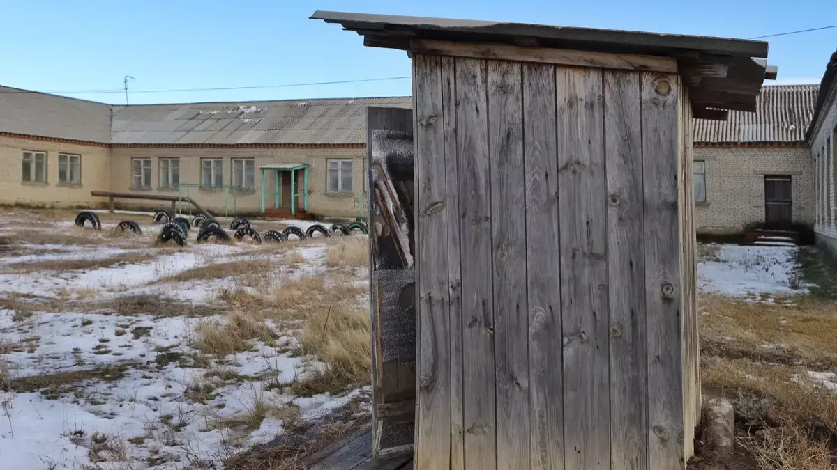 В Казахстане планируют полностью избавиться от школьных уличных туалетов